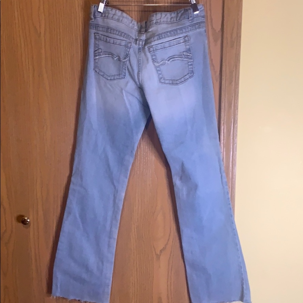 Ladies jean with design on pockets - Picture 2 of 3